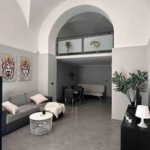 Appartement 44, Catane